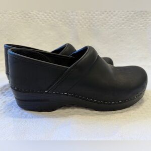 Dansko Professional Clog Shoe for Women Size 40 Black Cabrio